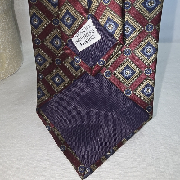 Gant Limited Edition Silk Red and Blue Diamond Pattern Tie Euc - Picture 2 of 6